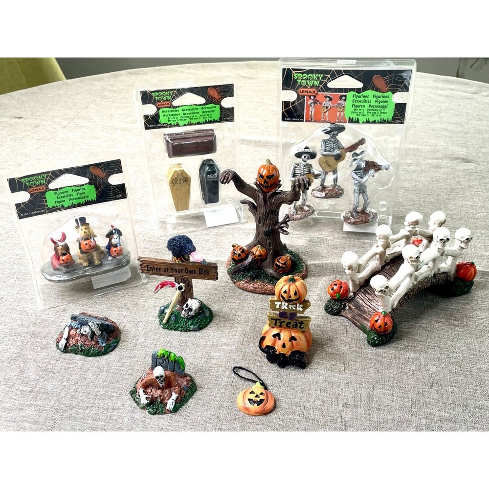 Lemax Spooky Town Halloween Village Lot Skeleton Mariachi Bridge of Bones